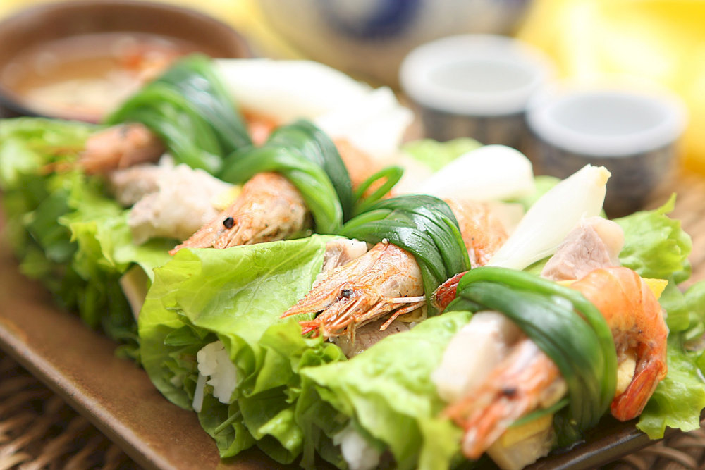 Món tôm cuốn bánh tráng